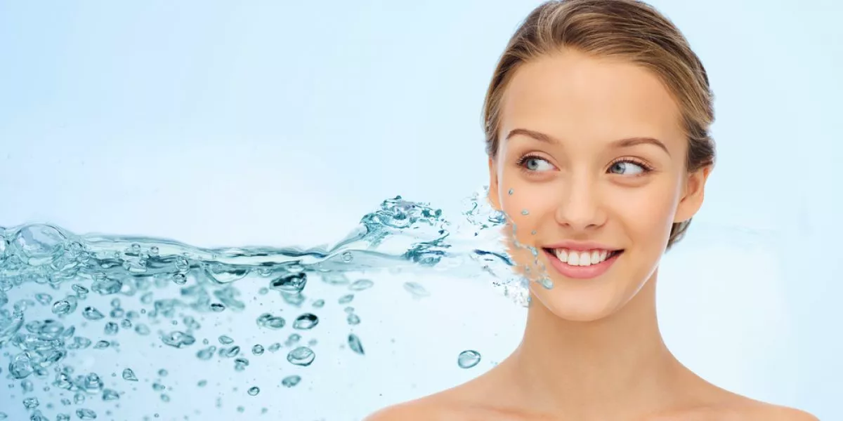 water-face-blue-background water-face-blue-background